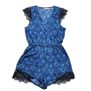 Kimchi Blue Lace Trim Cap‎ Sleeve V-Neck Short Romper Size Small